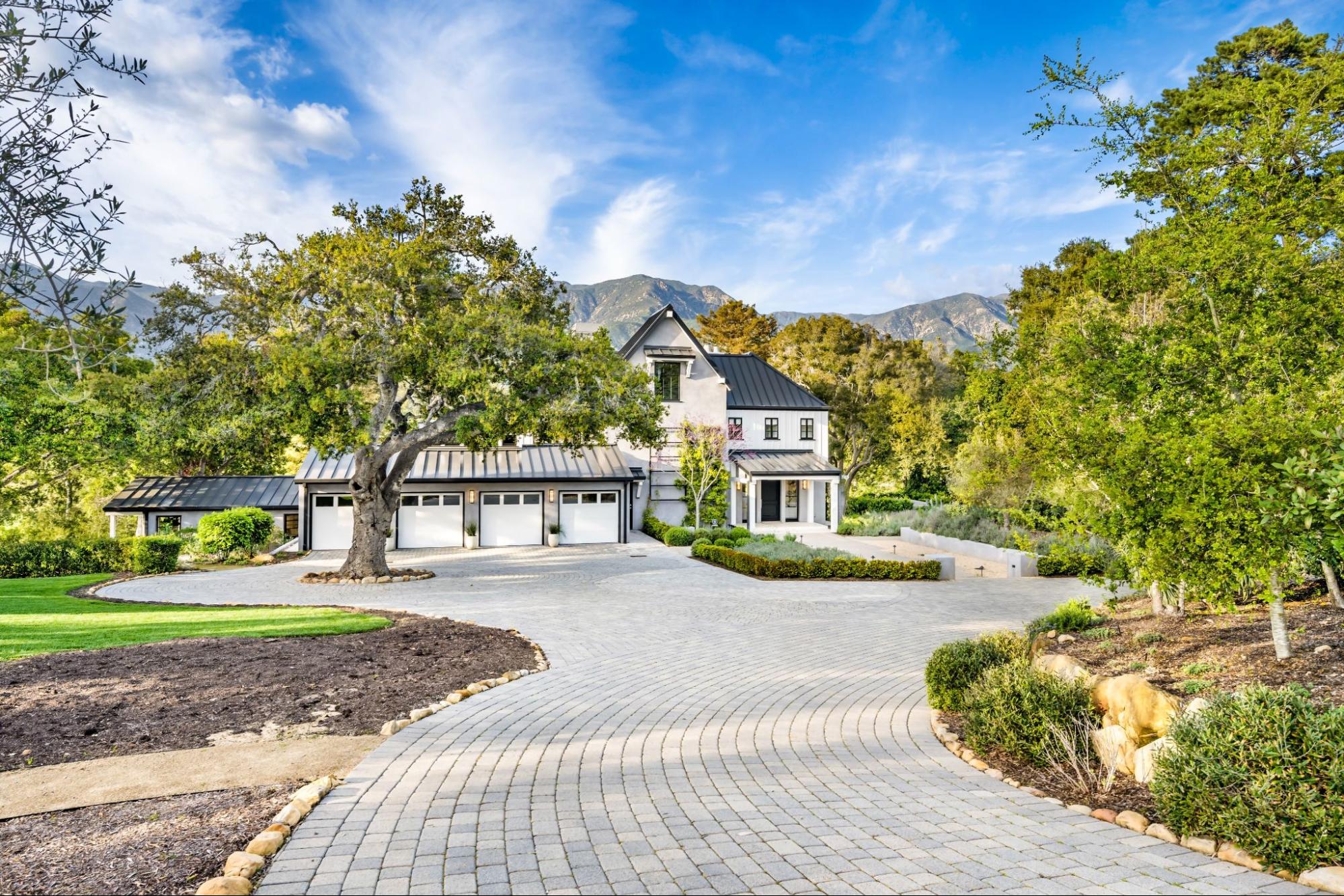 Why More Homeowners Are Choosing Paver Driveways in 2025